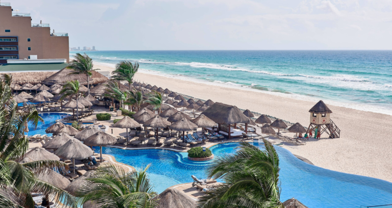 Pool and beach at JW Marriott Cancun Resort and Spa