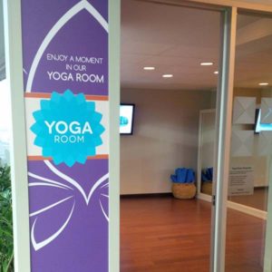 Read more about the article Yoga At The Airport – Perfect Zen or Total Fail?