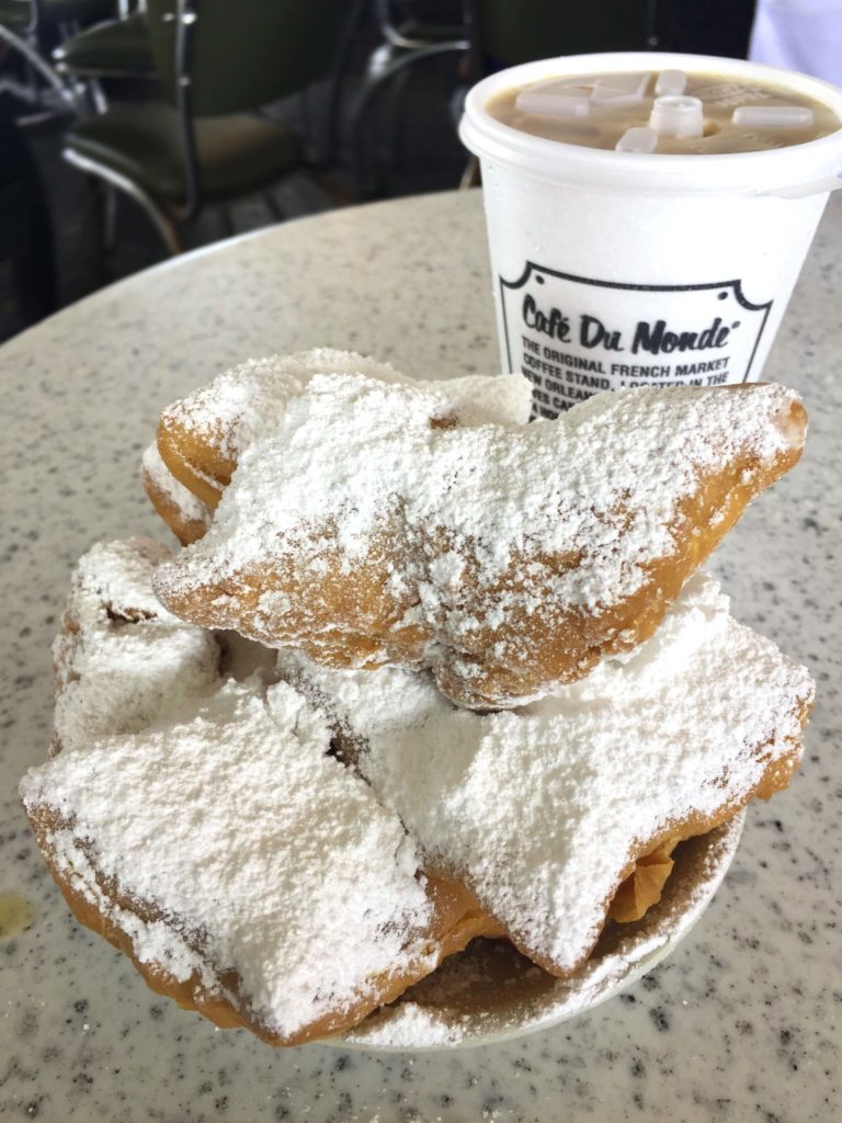 Things To Do in New Orleans | Beignets at Cafe Du Monde