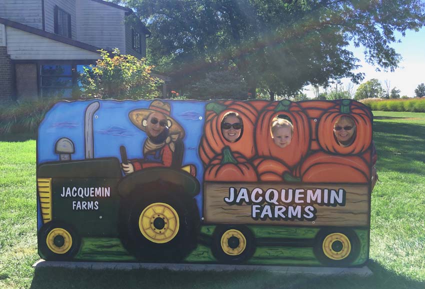 Fall and winter activities in Columbus, OH (USA) | Jacquemin Farms Pumpkin Patch | Plain City, OH 