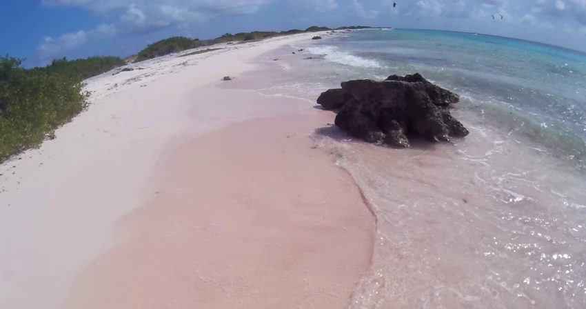 Shore diving Bonaire - Beach at Red Beryl dive site