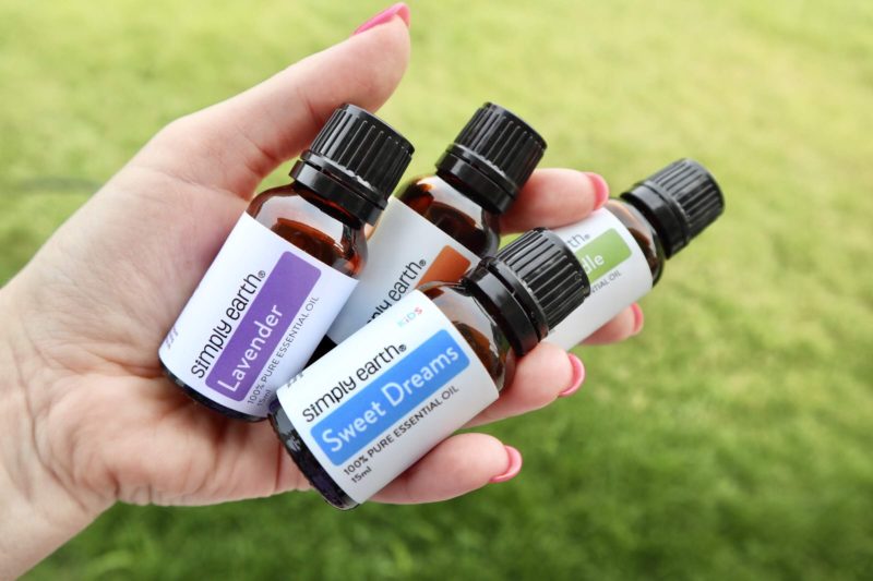 You are currently viewing Simply Earth Essential Oil Subscription Box Review [Plus A Surprise!]