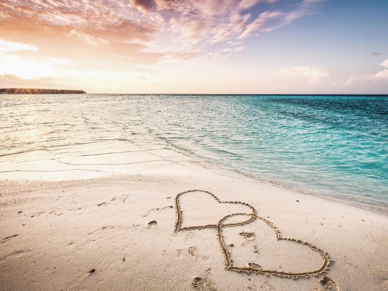 Read more about the article The Coolest Valentine’s Gifts For Travelers [2024]