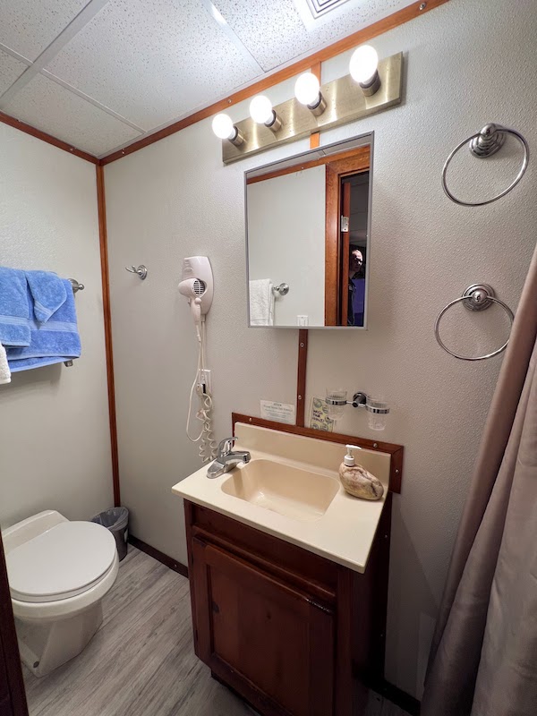 Room 2 bathroom on Belize Aggressor IV